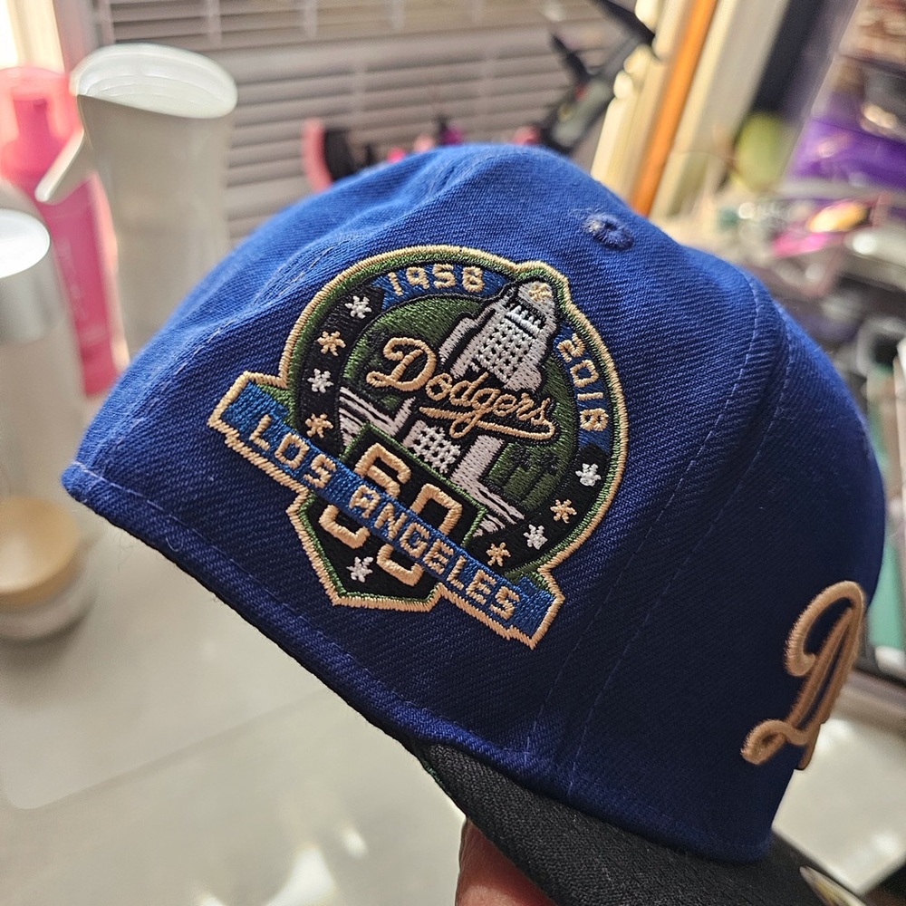 LA Dodgers Hat - Picture 2 of 7